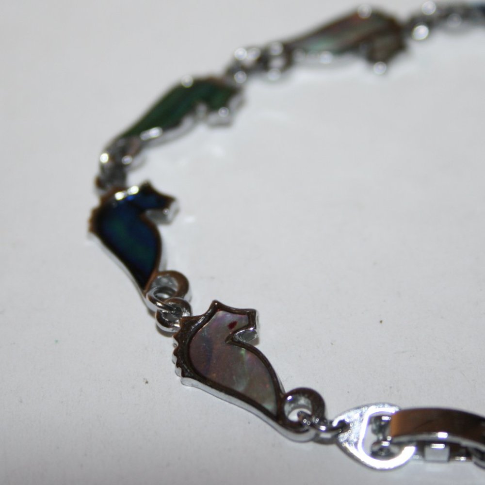 Beautiful silver and shell horse head bracelet 7.5"